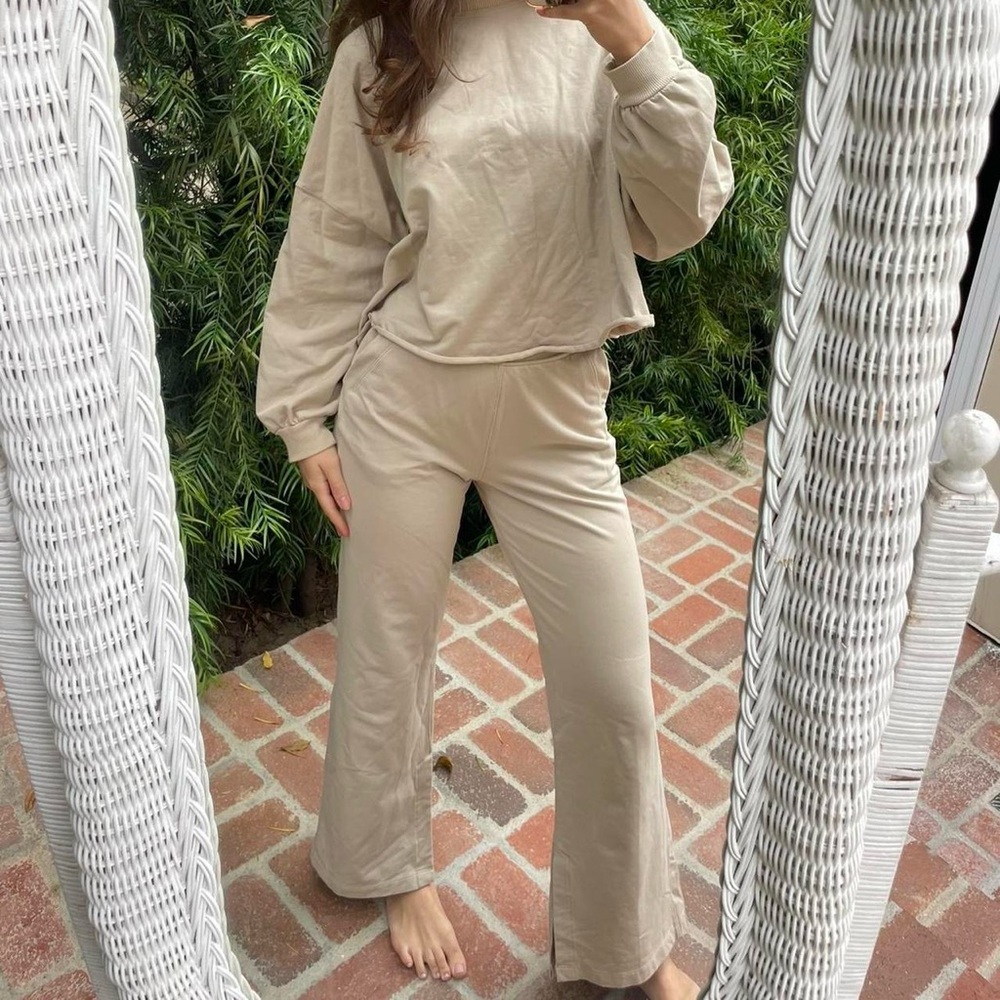 Lululemon matching beige sweat set 
Bottoms sz 4 // top sz s/m - Picture 3 of 7